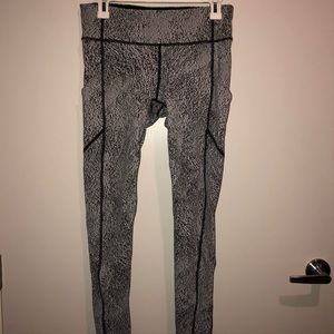 Lululemon Women’s Speed Up Tight (28”) Size 8!